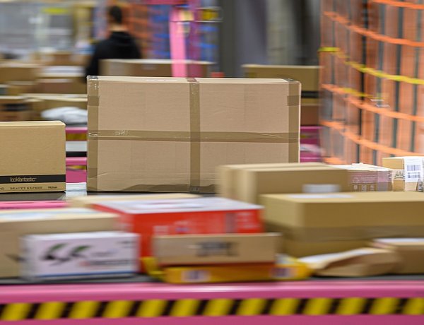 Csúcsra pörgette a koronavírus az online vásárlást          