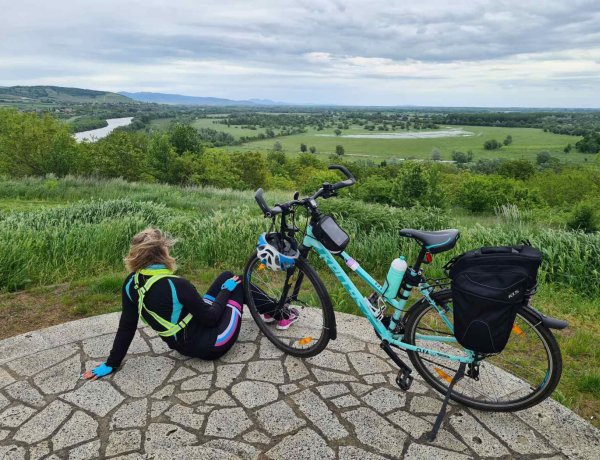 A tervezettnél hamarabb letekerték az egyenlítő hosszát a bringások