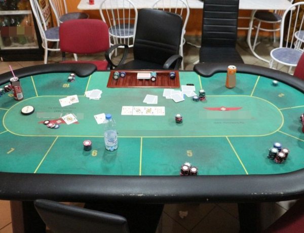 Rendőrök lepték meg a nyíregyházi pókerezőket                      