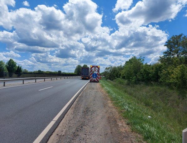 Korlátozások mellett fűkaszálást végez a Magyar Közút a 4-es főútvonalon a héten