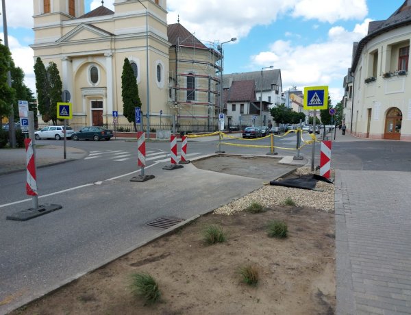 A hétvégére elkészülhet a Bethlen Gábor utcán megsüllyedt útburkolat helyreállítása