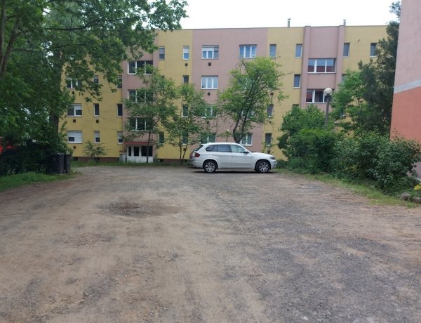 Helyreállítási munkálatok zajlanak a Krúdy Gyula utcai parkolóban