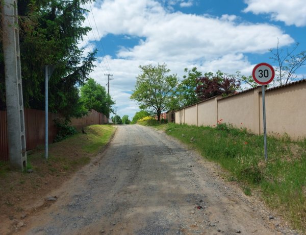 A Kincs köznél 30 km/h sebességkorlátozás lépett életbe hétfőtől