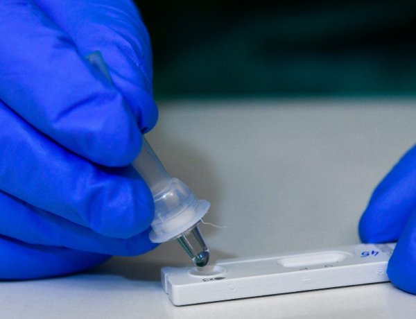 Nem érdemes gyorstesztekre hagyatkozni az oltás után                 