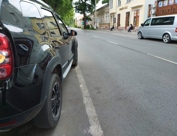 Két jármű ütközött a Szent István utcán, rendőri intézkedésre volt szükség