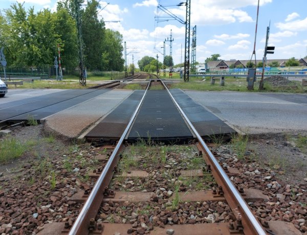 Ideiglenes átjárót alakítanak ki a Tokaji úti vasúti átjáróban