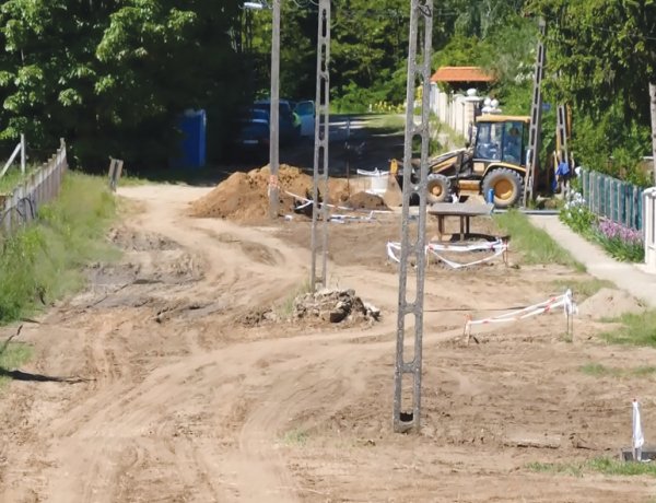 Megkezdődtek az útépítési munkálatok - A lakossági kéréseket is figyelembe vették
