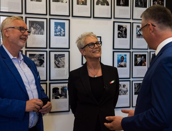 Szabolcs megyében a világsztár – Mátészalkára látogatott Tony Curtis lánya