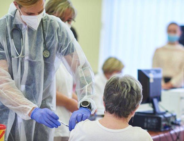 Több mint 213 ezer vakcinát adtak be az elmúlt hónapokban a megyei kórház intézményeiben