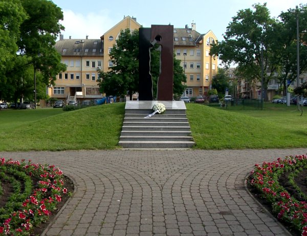 A Holokauszt nyíregyházi áldozataira emlékeztek a Bernstein Béla téren