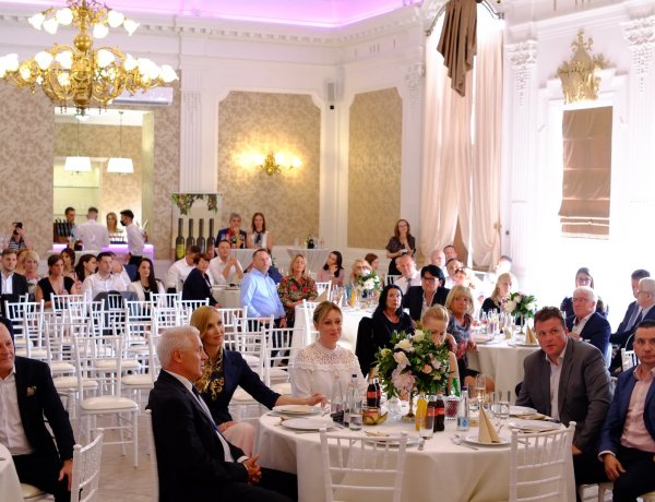 Korona Hall: megújult a belvárosi ikonikus épület emeleti terme és kulturális színtér lesz