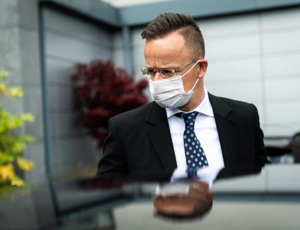 Szijjártó: Magyarország százezer adag oltóanyaggal segíti a Zöld-foki Köztársaságot