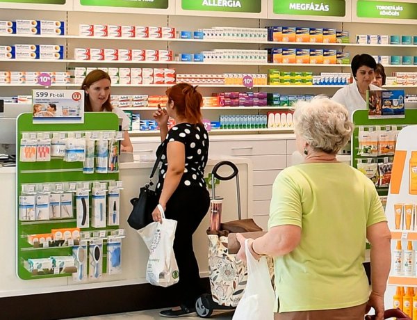 Orbán Viktor: Köszönet és elismerés jár a gyógyszertári dolgozóknak