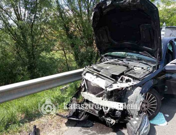 Súlyos baleset történt a 4-es főúton                                