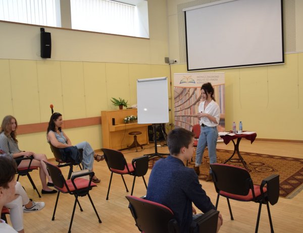 Rendhagyó irodalomóra a Móricz Zsigmond Megyei és Városi Könyvtárban 