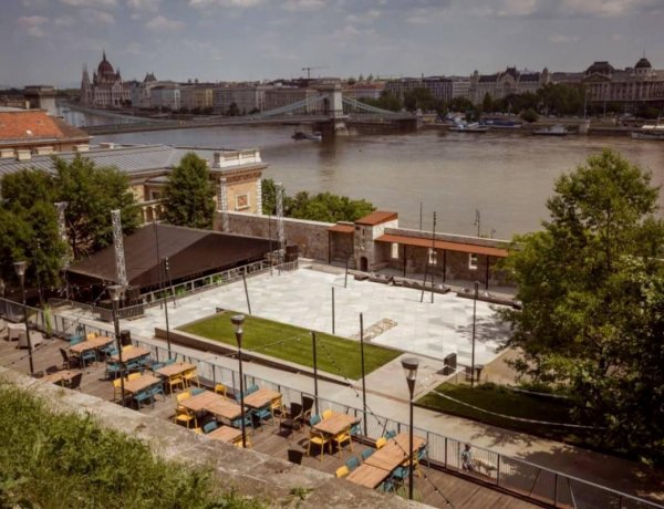 Meccset nézni szabad kivetítőn                                                            