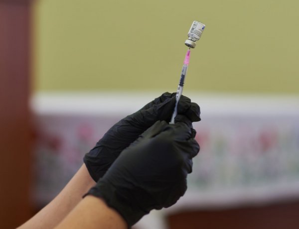 Megyei kórház: ezeken az elérhetőségeken érdeklődhetnek Covid-oltással kapcsolatban