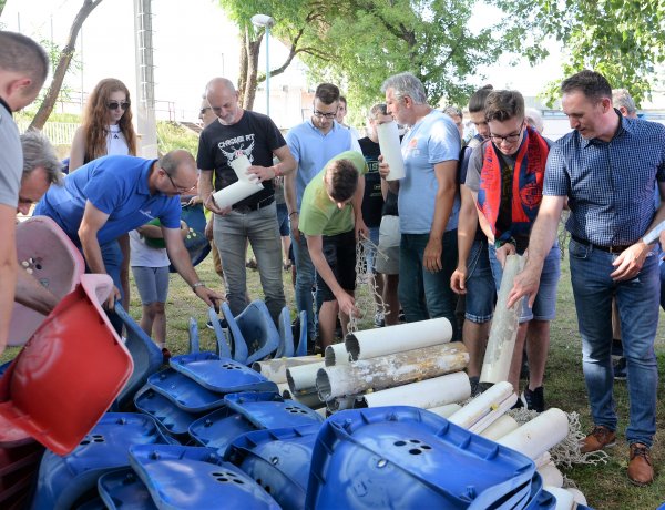 Ereklyék a stadionból - Székek, hálók, kapufák találtak gazdára