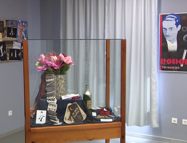 „Vigyázat, csalok!” Rodolfo kiállítás a Kállay-házban       