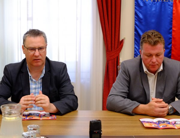 Jó estét nyár! – Ezzel a címmel indított nyári színház- és koncertprogramot a VMKK