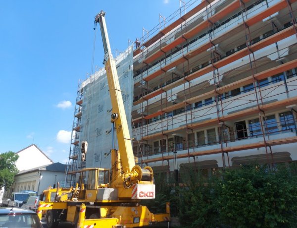 Daruzási munkálatokat végeztek teljes útzár mellett a Bessenyei téren hétfőn