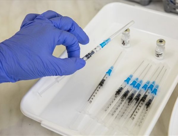 Magyarország a szomszédos országok határ mentén lakóinak is felajánlja a védőoltást