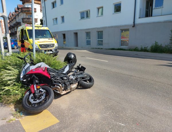 Súlyos motoros baleset történt a Kígyó utcán                   