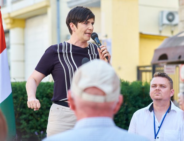 Utcafórumot tartott kedden délután Nyíregyházán Dobrev Klára