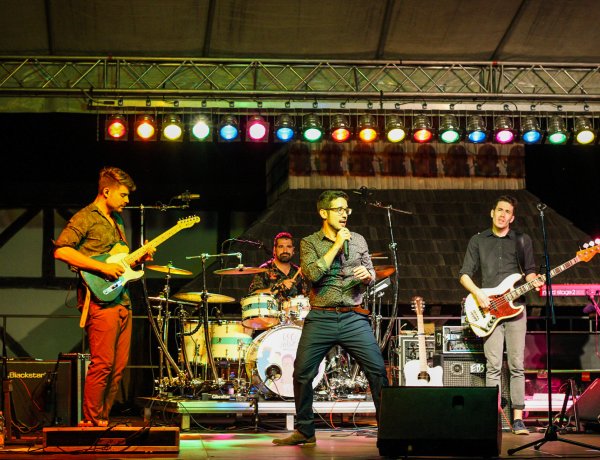 Lóci játszott Szent Iván éjjelén                                    