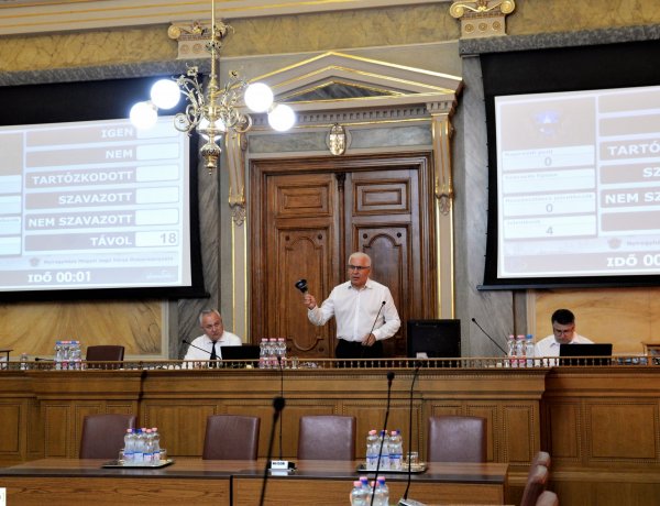 Közgyűlés – Több mint egy tucat pályázat beadásáról döntöttek