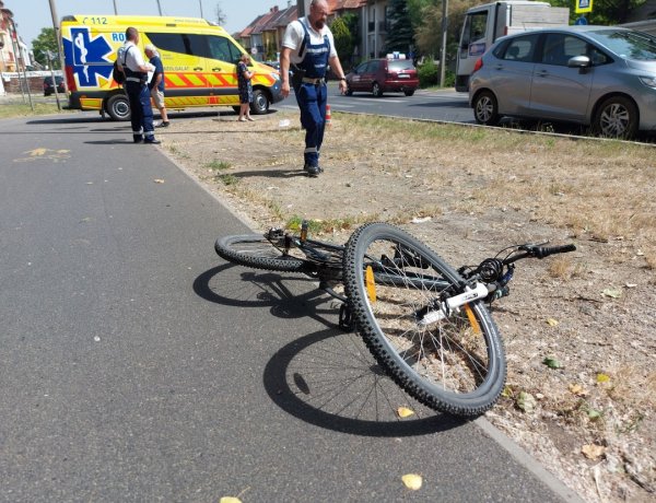 Egy kerékpáros és egy személygépkocsi ütközött a Korányi Frigyes utcán