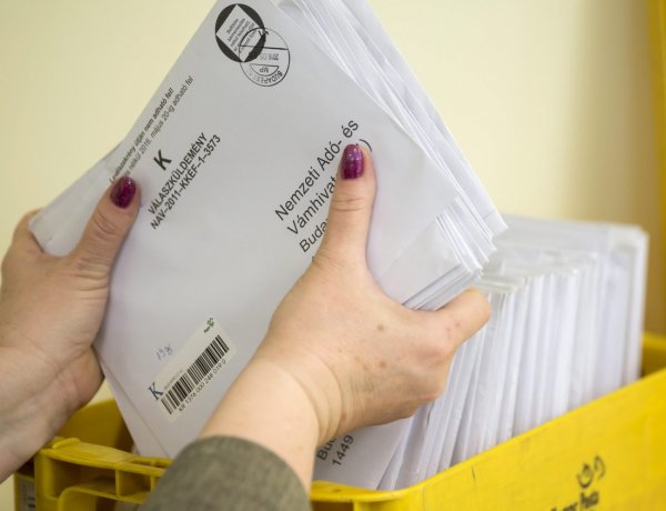 NAV – Több mint másfél millióan kapnak levelet a hivataltól 