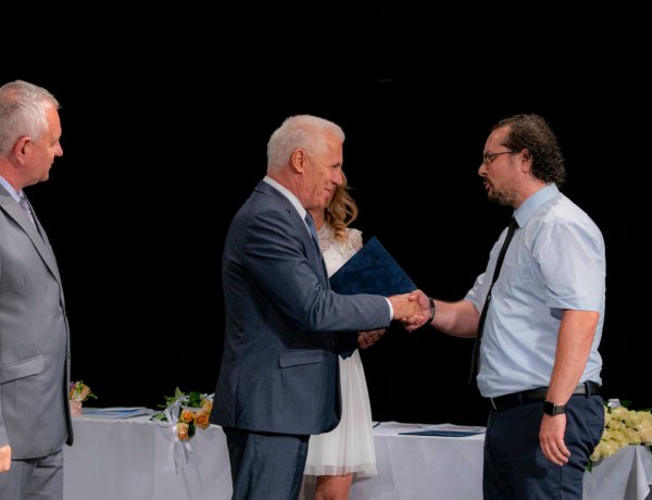 Kitüntetéseket adtak át a Közszolgálati Tisztviselők Napja alkalmából a VMKK-ban