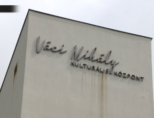Maszk és védettségi igazolvány nélkül fogadják a vendégeket a kulturális központban
