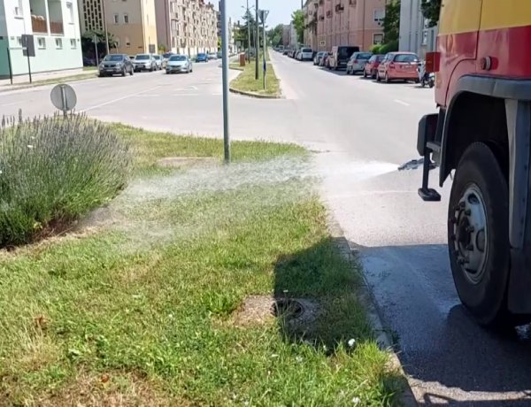 Ismét kánikula van Nyíregyházán is, folyamatosan locsolnak   
