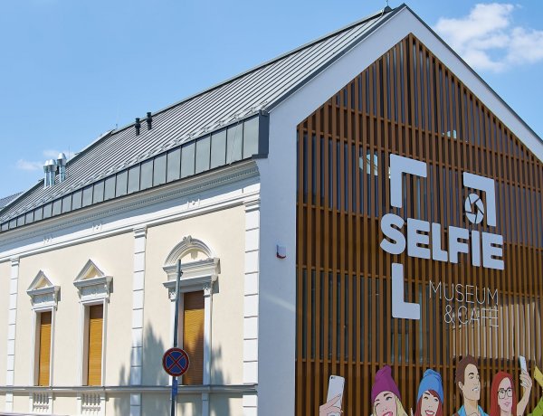 Selfie Museum Nyíregyházán – Átadták Nyíregyháza legújabb turisztikai attrakcióját