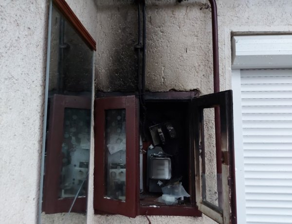 Rövidzárlatot, majd tüzet okozott a sóstói vasútállomás közelében az esti vihar