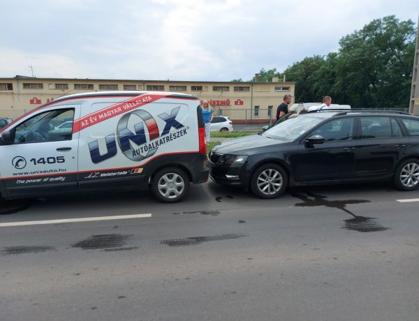 Ráfutásos baleset történt a Tünde utcán, egy személyt kórházba szállítottak