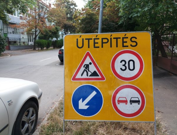 Megkezdődött a Városmajor utcában az útburkolat felújítása     