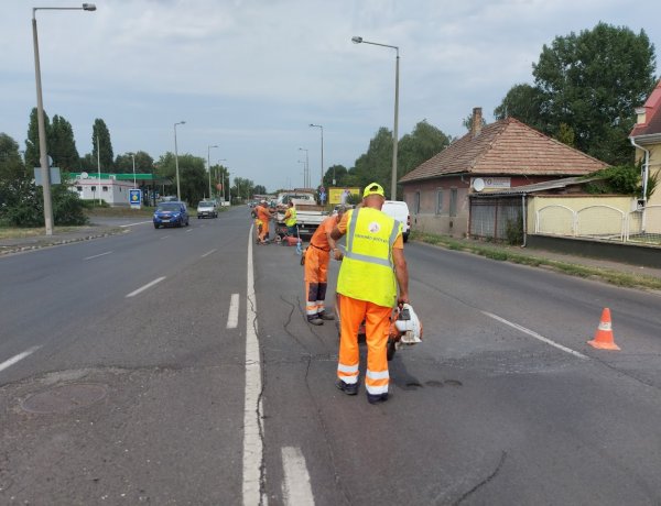 Forgalomkorlátozás a Pazonyi úton: munkálatokat végeznek a Magyar Közút szakemberei