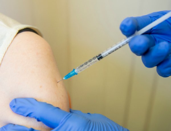 Vasárnaptól elérhető a 3. oltás a kórház telephelyein! Csütörtöktől már lehet jelentkezni!