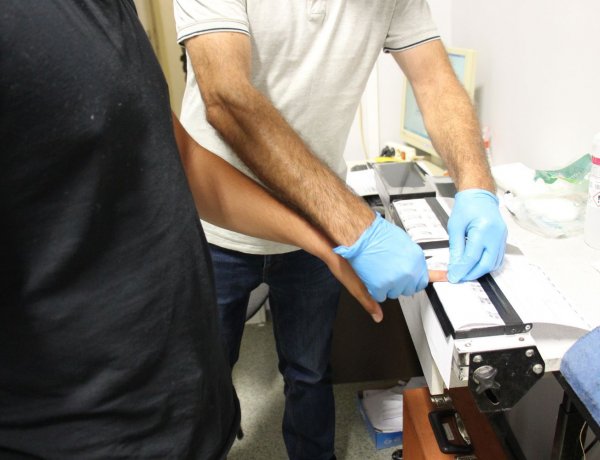 Embercsempészeket fogtak el a szabolcsi nyomozók jelzésére Győr közelében