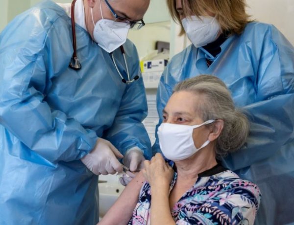 Emmi: Magyarországon is fel kell készülni a negyedik hullámra