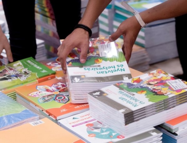 Megkezdődik a tankönyvek kiszállítása az iskolákba                 