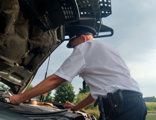 Körözött gépkocsit foglaltak le a rendőrök Csengersimán      