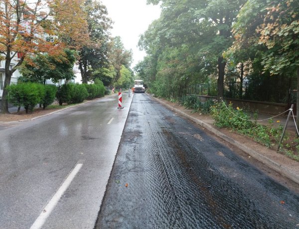 Zajlanak az aszfaltozási munkálatok Nyíregyháza több pontján is