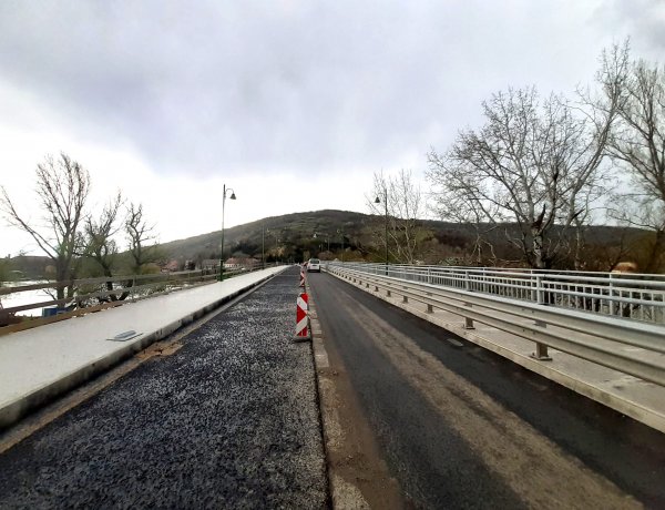 Jól haladnak a tokaji Erzsébet királyné Tisza-híd felújítási munkái