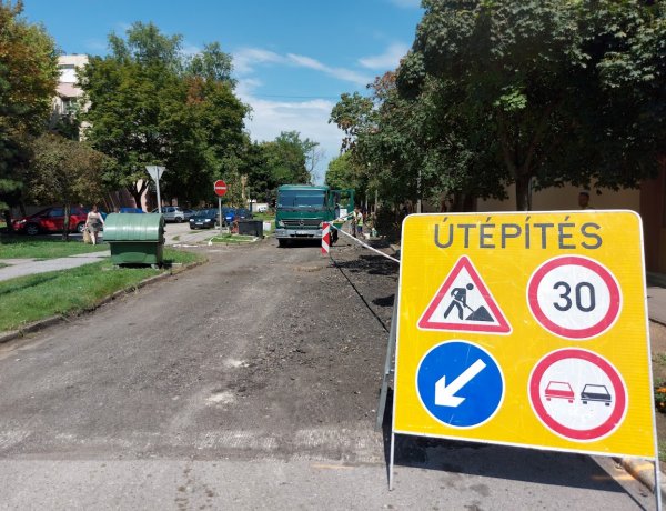 Forgalomkorlátozás az Árok utcán: 130 méteres szakaszon építenek be csővezetéket