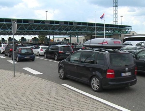 Kígyózó sorokra kell számítani a röszkei határátkelőnél                               