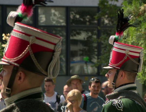 Huszártalálkozó Nyíregyházán – Hagyományőrző felvonulás volt az Országzászló téren